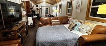 The Barn at Cairn Creek, Beautiful & Rustic Space
