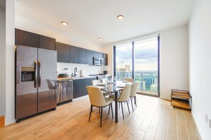 In-room dining - Deluxe Apt Bayside Views Await (Miami)
