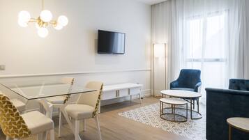 In-room safe, soundproofing, free WiFi, bed sheets