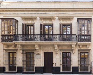 Vista frontal de la propiedad