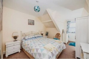 2 dormitoris, un bressol de viatge, wifi gratuïta i roba de llit 