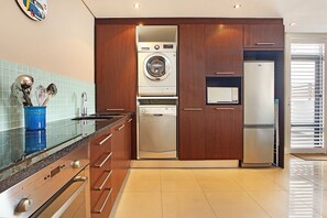 Kühlschrank, Mikrowelle, Ofen, Toaster