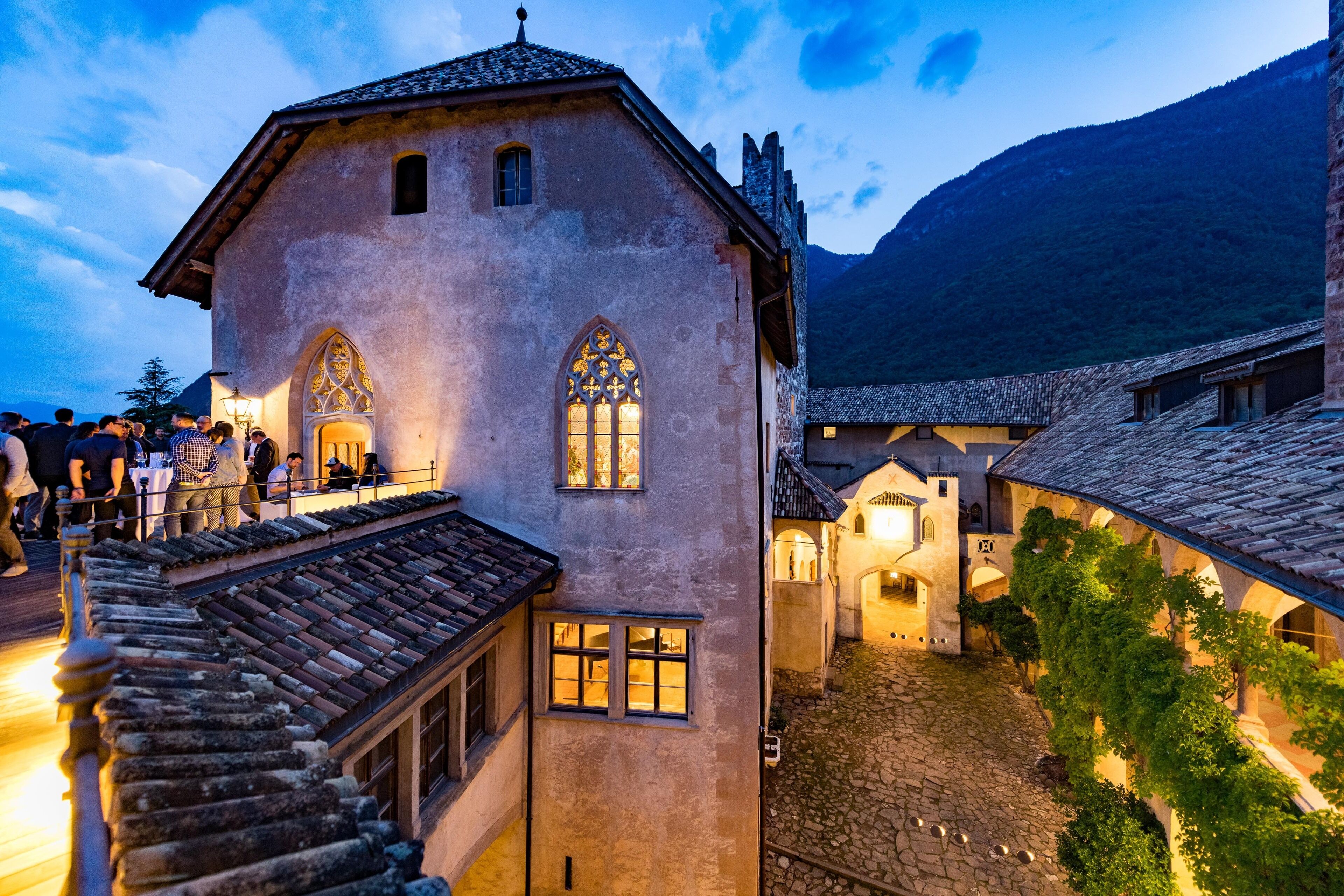 Deluxe Suite | Egyptian cotton sheets, premium bedding, down comforters, in-room safe