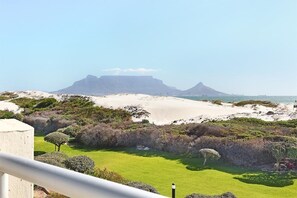 Property grounds - Dolphin Beach E5 - Three Bedroom Apartment, Sleeps 6 (Cape Town)