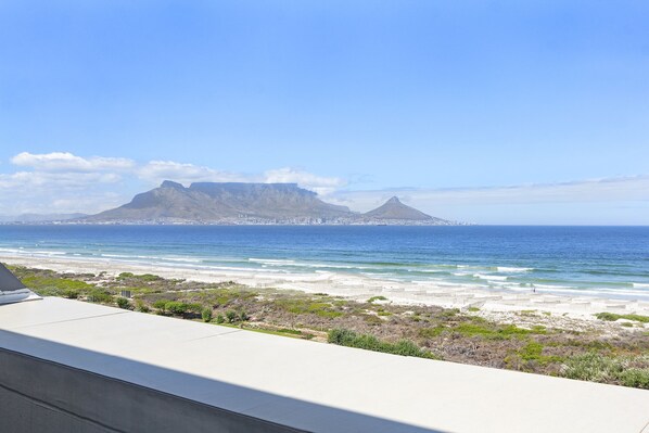 On the beach - Dolphin Beach H301 - One Bedroom Apartment, Sleeps 2 (Cape Town)