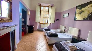 City Triple Room | WiFi (free), bed sheets