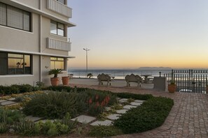 Terrace/patio - Jacquelena Hof 9 - Three Bedroom Apartment, Sleeps 6 (Cape Town)