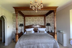 5 bedrooms, bed sheets - Stunning Manor House with Private Pool & Hot Tub (Bristol)