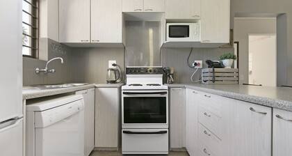 Laguna Beach B8 - Tres Habitaciones Piso, Capacidad 6