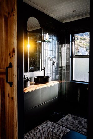 Douche, serviettes fournies