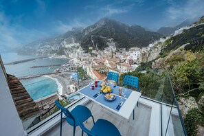 Outdoor dining - Blue Amalfi Rooftop House (Amalfi)