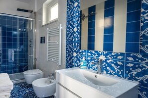 Shower, free toiletries, hair dryer, bidet - Blue Amalfi Rooftop House (Amalfi)