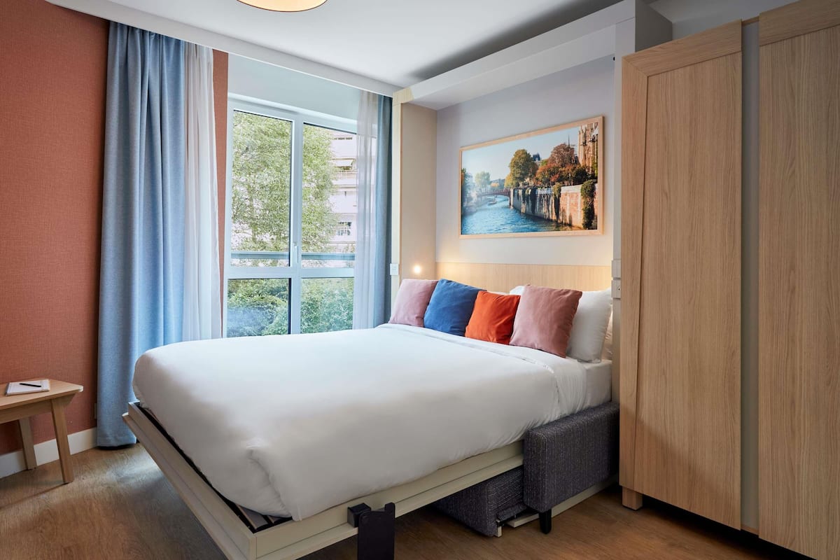 Studio Classique, 1 lit double | Literie de qualité supérieure, surmatelas