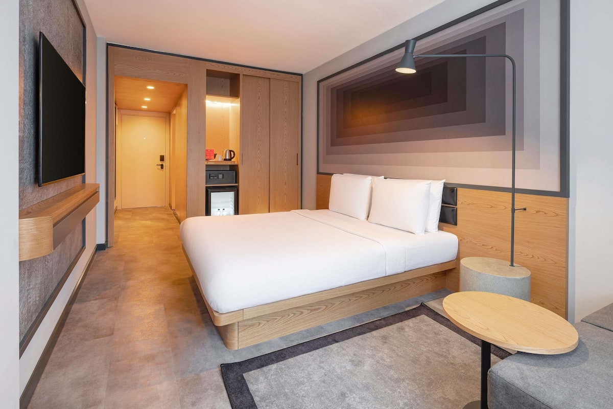 Roupas de cama premium, frigobar, cofres nos quartos, escrivaninha