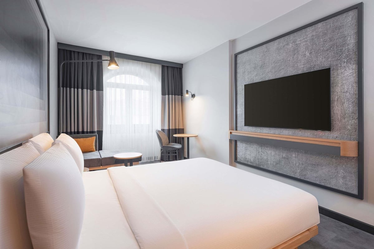 Premium bedding, minibar, in-room safe, desk