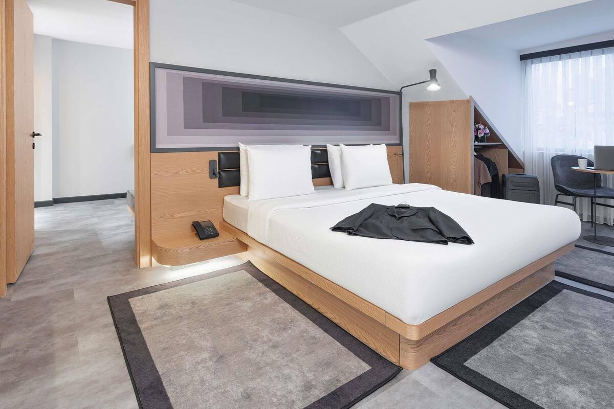 Suite, 1 King Bed