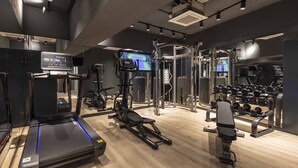 A gym with treadmills, elliptical machines, and weightlifting equipment. - ibis Istanbul Sisli (Istanbul)