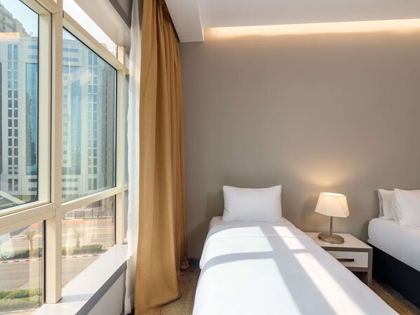 In-room safe, soundproofing, free WiFi, bed sheets