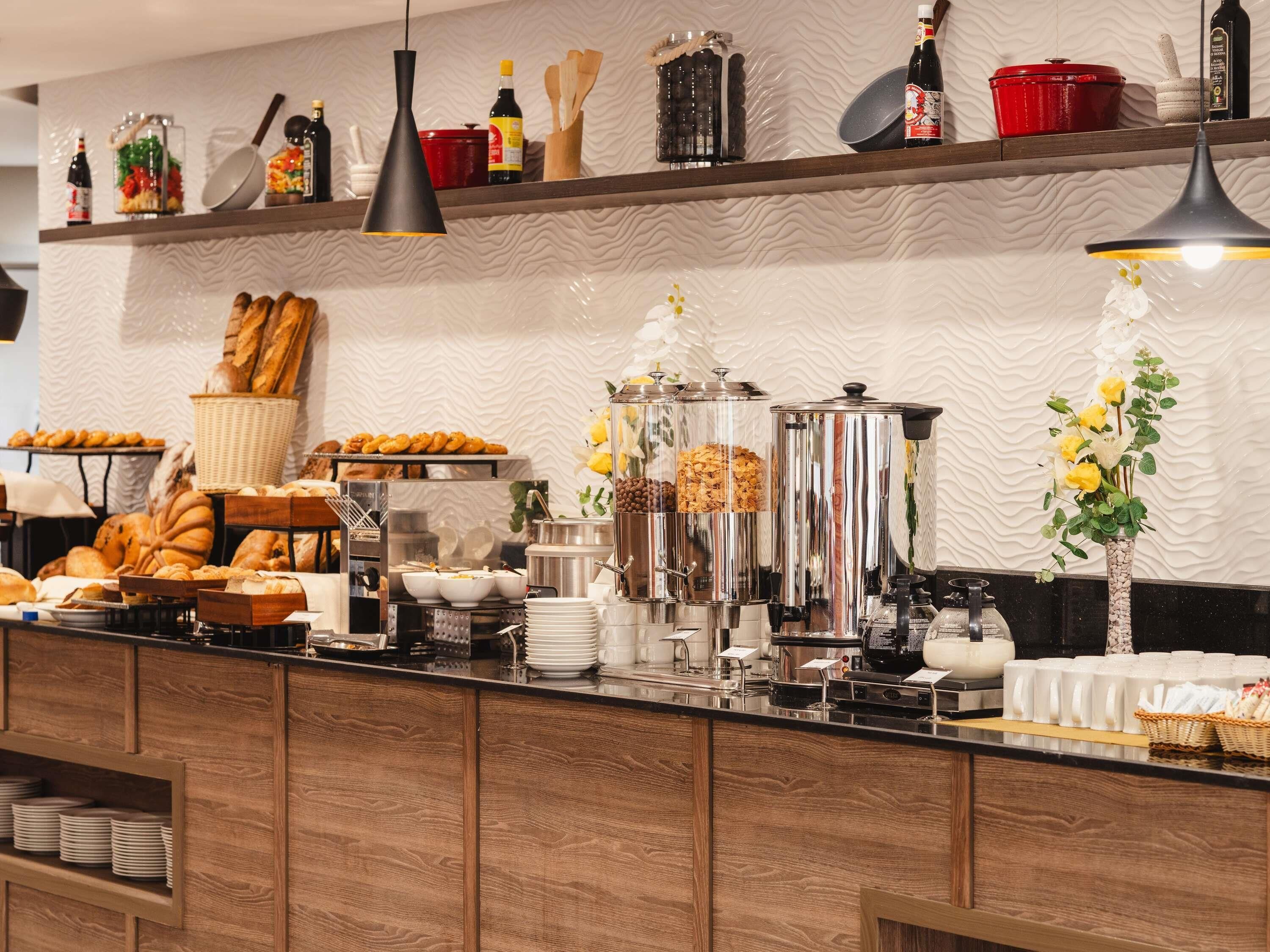 Petit déjeuner continental servi tous les jours en supplément