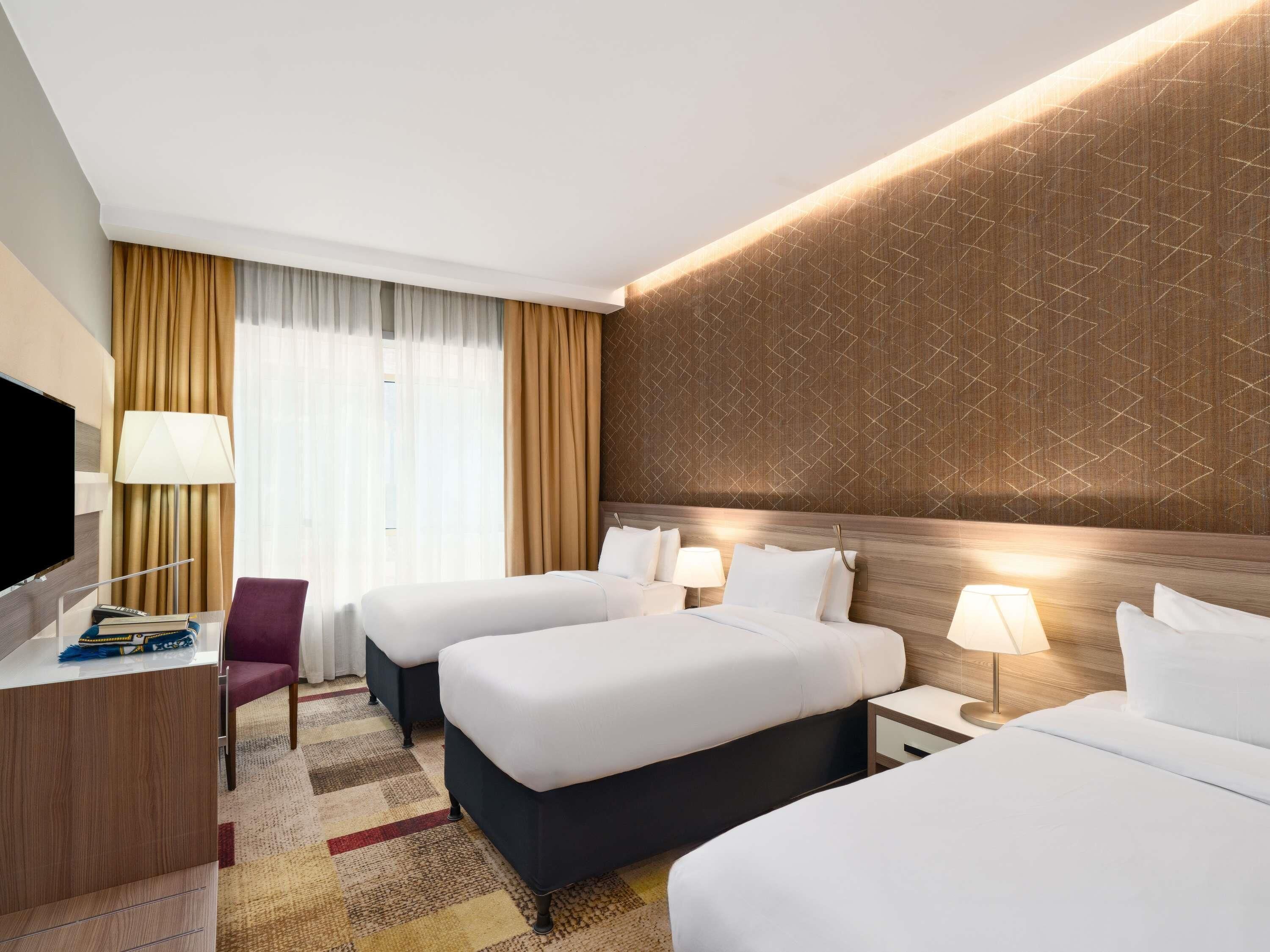 In-room safe, soundproofing, free WiFi, bed sheets