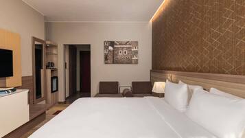 Classic Room, 1 Double Bed | In-room safe, desk, laptop workspace, soundproofing