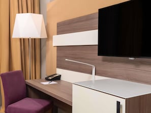 In-room safe, soundproofing, free WiFi, bed sheets