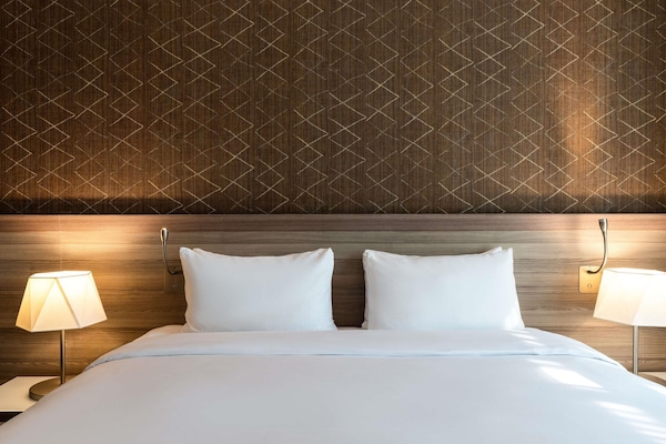 Classic Room, 1 Double Bed | In-room safe, soundproofing, free WiFi, bed sheets