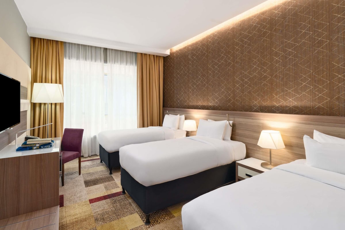 Classic Triple Room, Multiple Beds | In-room safe, desk, laptop workspace, soundproofing