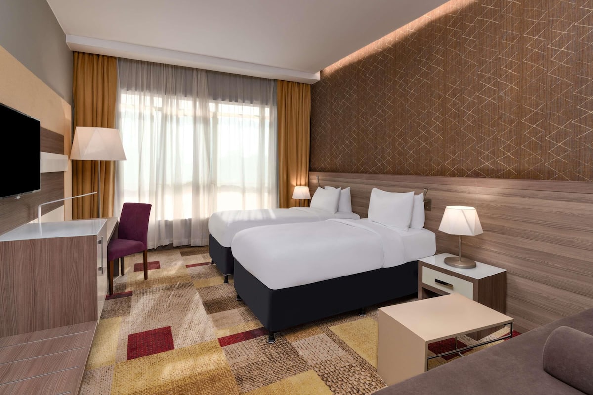 Classic Room, Multiple Beds | In-room safe, soundproofing, free WiFi, bed sheets