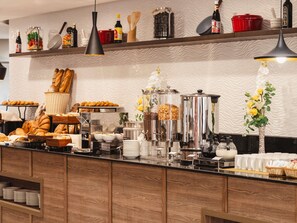 Daily continental breakfast (SAR 30 per person)