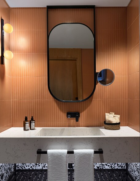 Movenpick Hotel Istanbul Marmara Sea - Image 34