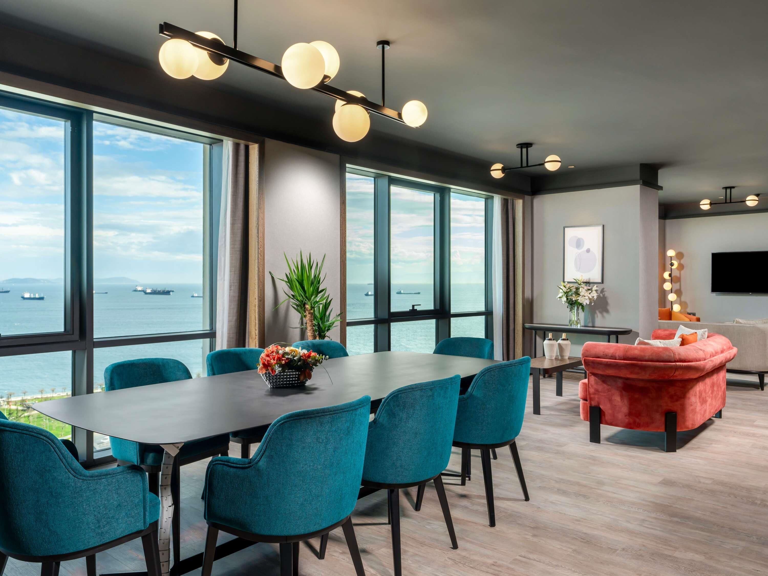 Hochwertige Bettwaren, Minibar, Zimmersafe, Schreibtisch