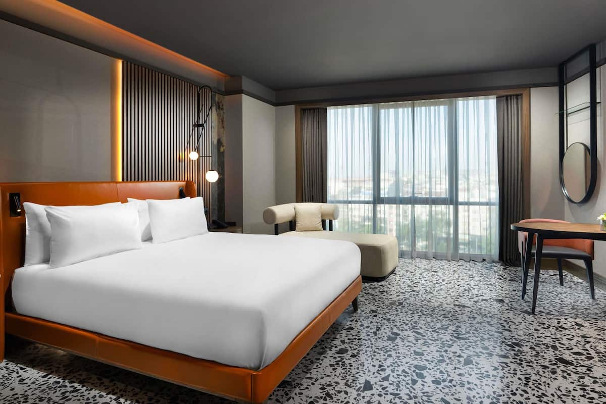 고급 침구, 미니바, 객실 내 금고, 책상