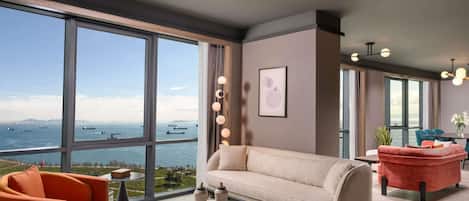 Executive Suite, 1 King Bed with Sofa bed | Premium bedding, minibar, in-room safe, desk
