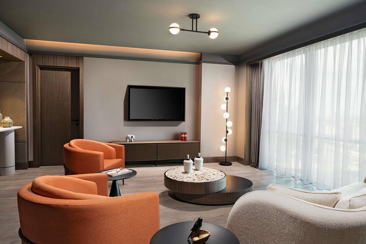 Executive Apartment, 1 Bedroom | Premium bedding, minibar, in-room safe, desk