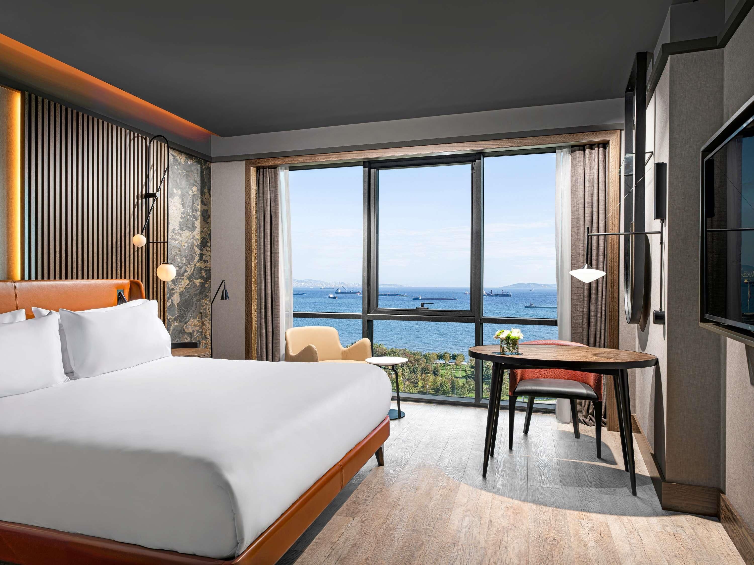 Superior Room, Sea View | Premium bedding, minibar, in-room safe, desk