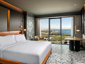 Suíte executiva, 1 cama King e sofá-cama | Roupas de cama premium, frigobar, cofres nos quartos, escrivaninha