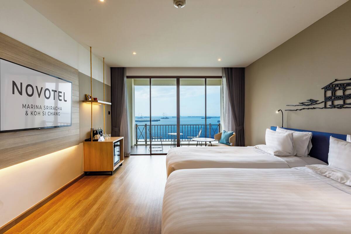 Koh Si Chang Seaview Deluxe - Two Single beds | Minibarvarer (inkludert), safe på rommet og skrivebord