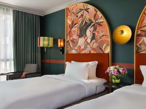 Phòng Deluxe, 2 giường đôi | Bộ đồ giường kháng dị ứng, két bảo mật tại phòng, bàn 