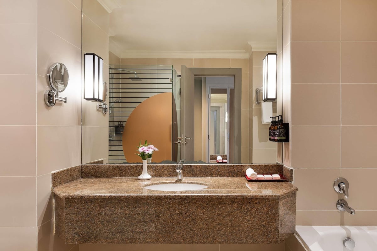 1 bedroom, hypo-allergenic bedding, in-room safe, desk