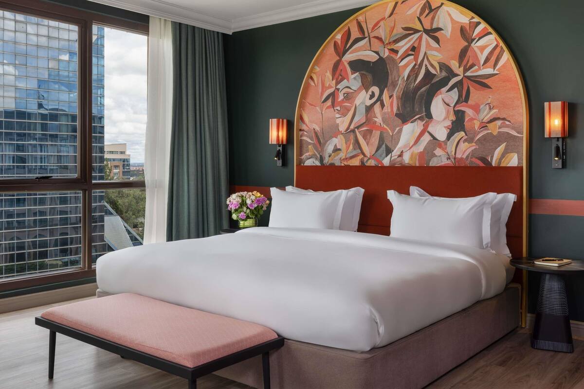 Suite ejecutiva, 1 cama de matrimonio grande | Ropa de cama hipoalergénica, caja fuerte, escritorio