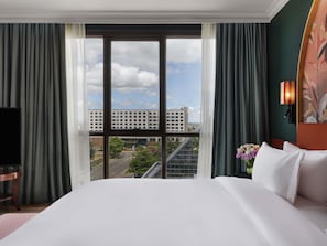 行政套房, 1 張特大雙人床 | 低過敏寢具、客房內保險箱、書桌、筆電工作空間