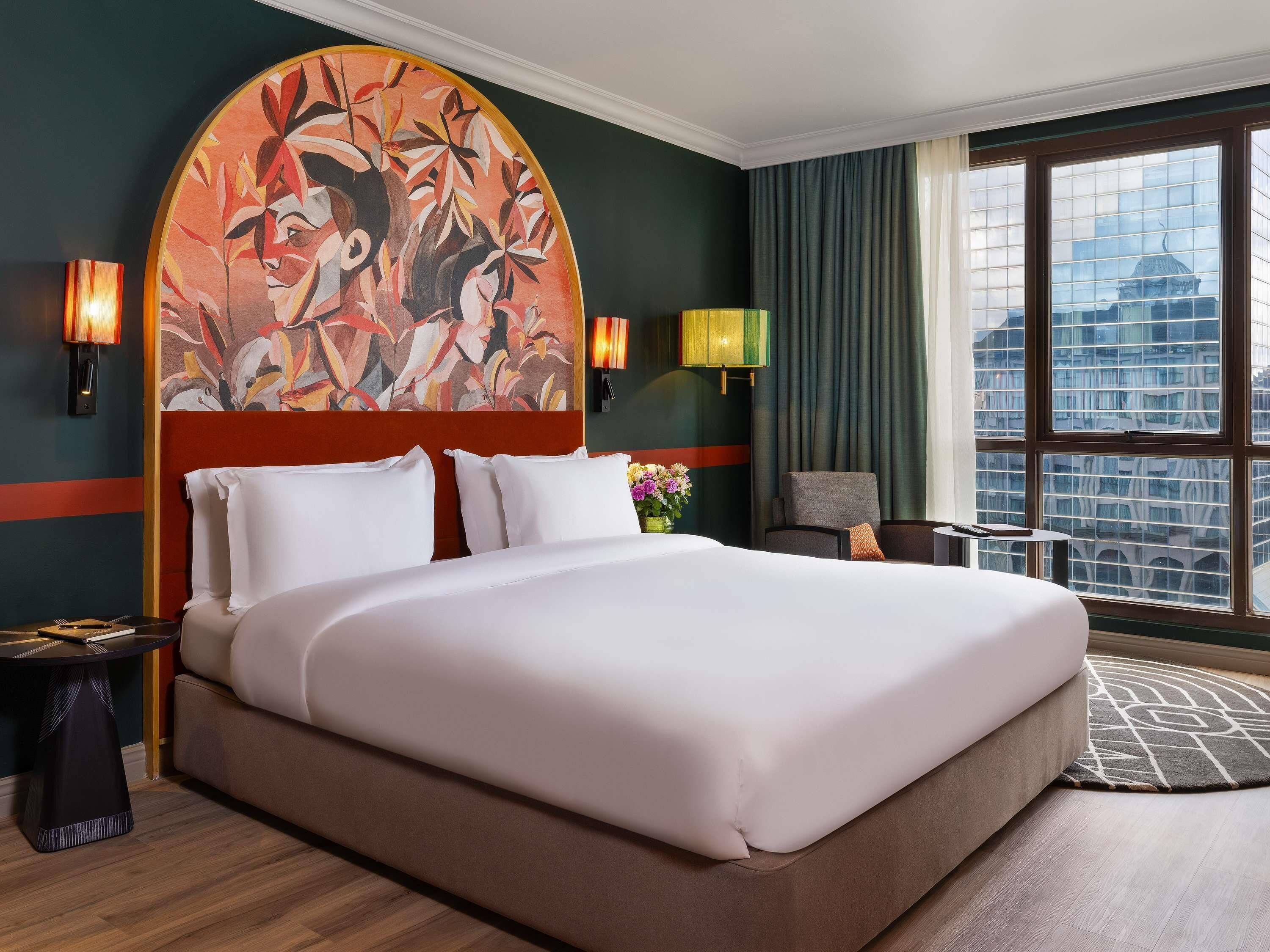 Allergiatestatut vuodevaatteet, tallelokero huoneessa, työpöytä