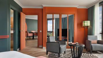 Executive Suite, 1 King Bed | 1 bedroom, hypo-allergenic bedding, in-room safe, desk