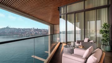 One Bedroom Duplex Terrace Suite with Sea View - Complimentary Butler Service | Terrace/patio