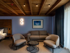 Swiss, Grand-huone | Minibaari, tallelokero huoneessa, silitysrauta/-lauta