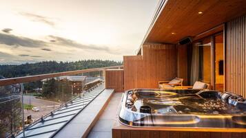 Minibar, in-room safe, iron/ironing board, free cribs/infant beds