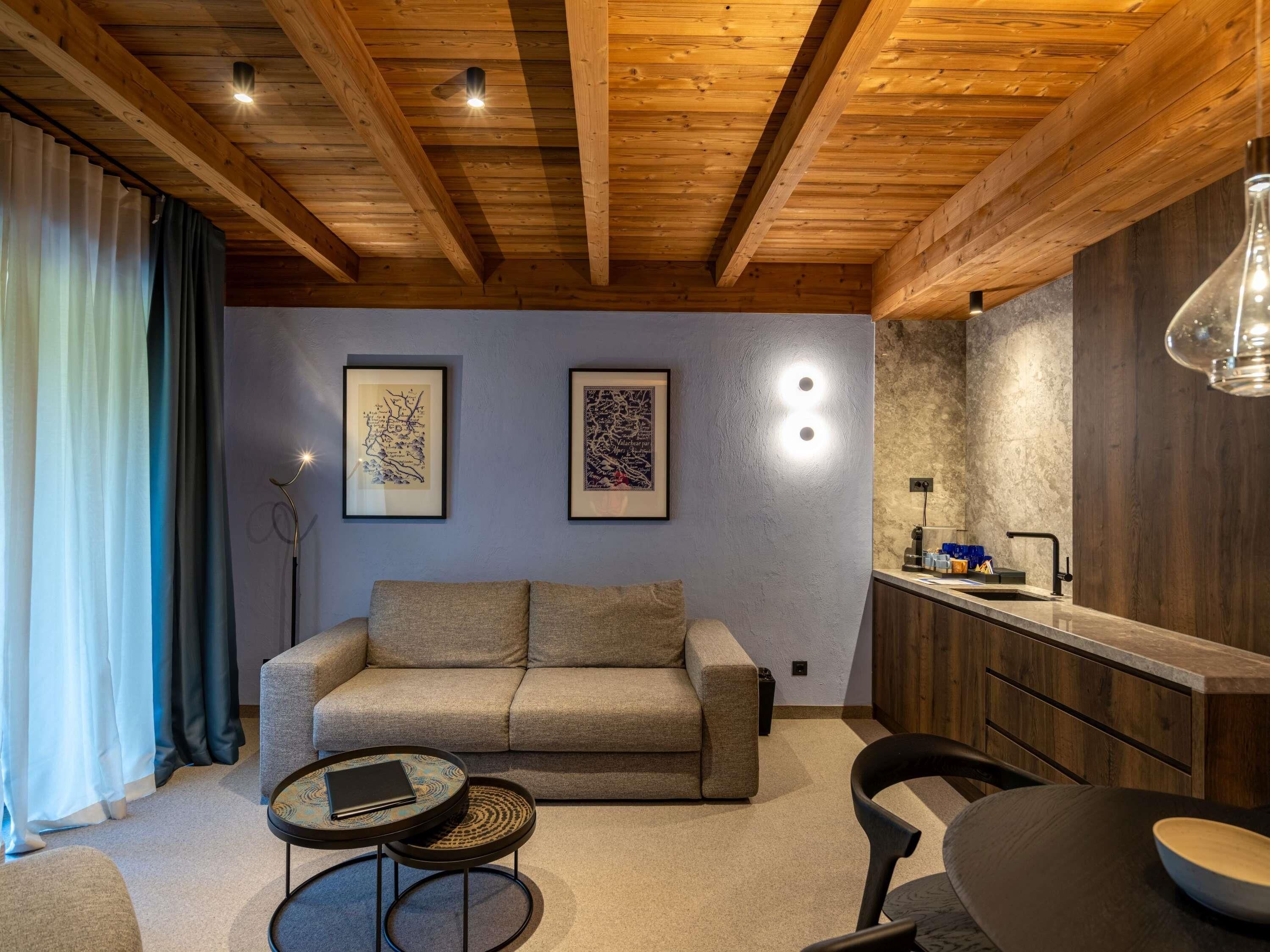 Swiss, 特级客房 | 迷你吧、客房内保险箱、熨斗/熨板、免费婴儿床