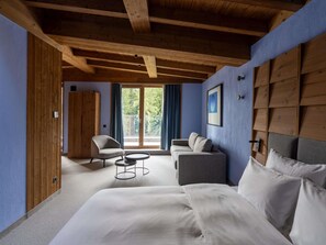 Swiss, Apartment | Minibar, in-room safe, iron/ironing board, free cribs/infant beds