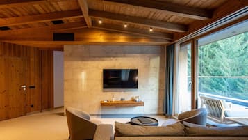 Swiss, Apartamento Signature, 2 habitaciones | Minibar, caja fuerte, tabla de planchar con plancha y cunas gratuitas